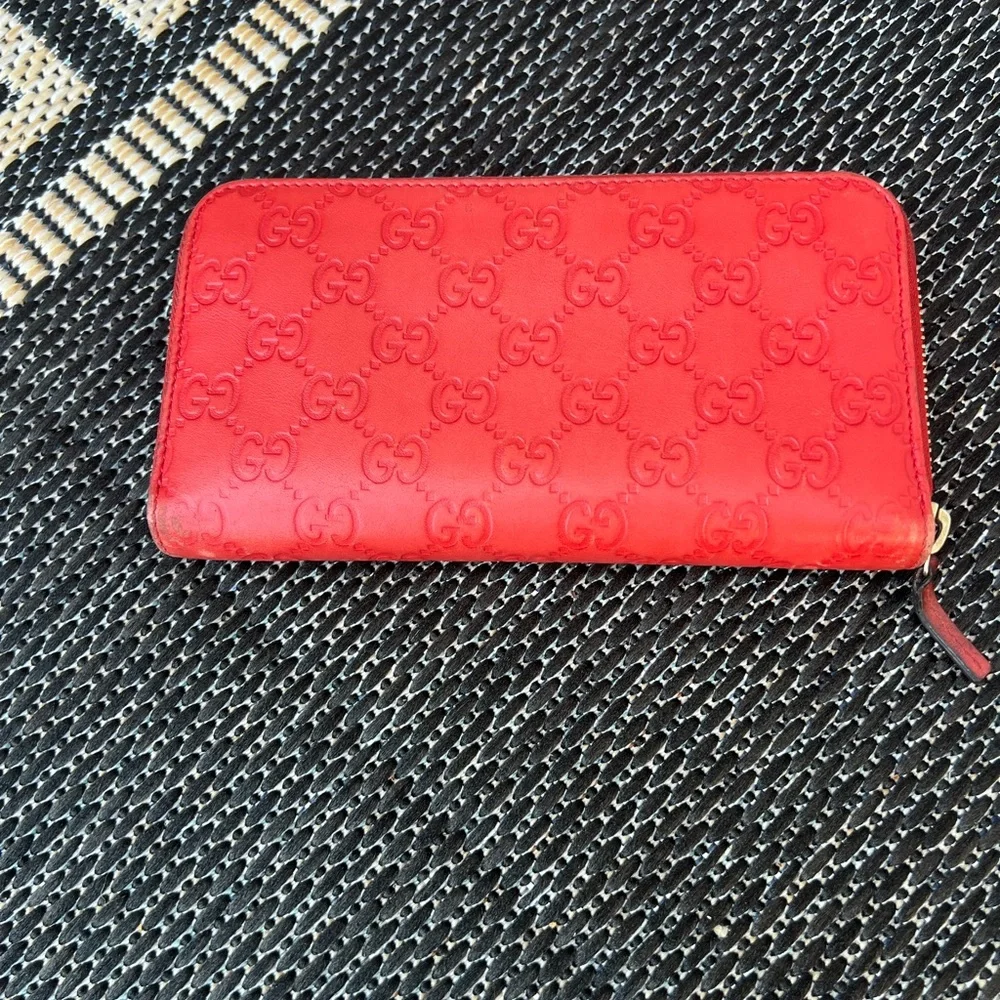 Gucci Red Embossed Leather Wallet - Picture 2 of 11